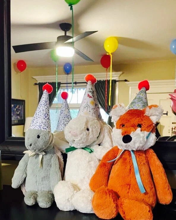 Is it just me or are children's birthday parties turning into these grand productions? If you don't have a balloon arch, did you even have a party? I love attending an extravagant birthday celebration, but for my own family, I prefer something simpler. The good news? You can throw a first birthday party for your child that is just as special....

https://domaypie.com/6-simple-first-birthday-ideas-that-are-affordable-and-easy/